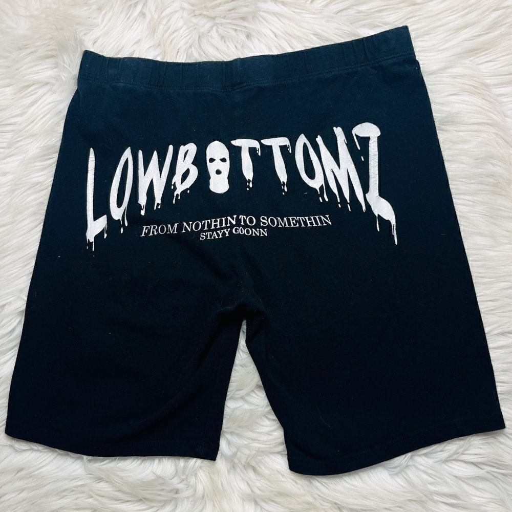 Low Bottomz Pull On Midi Shorts black and White size small